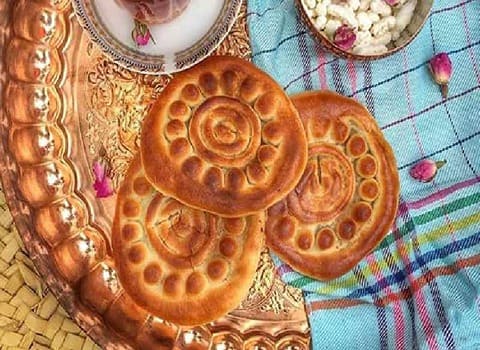 کلمپه خرمایی اصفهان شیرینی سنتی با عطر طبیعی خرما